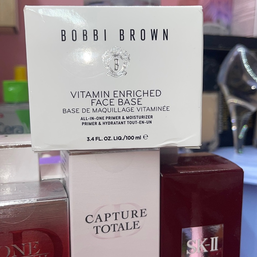 Bobbi brown vitamin face base